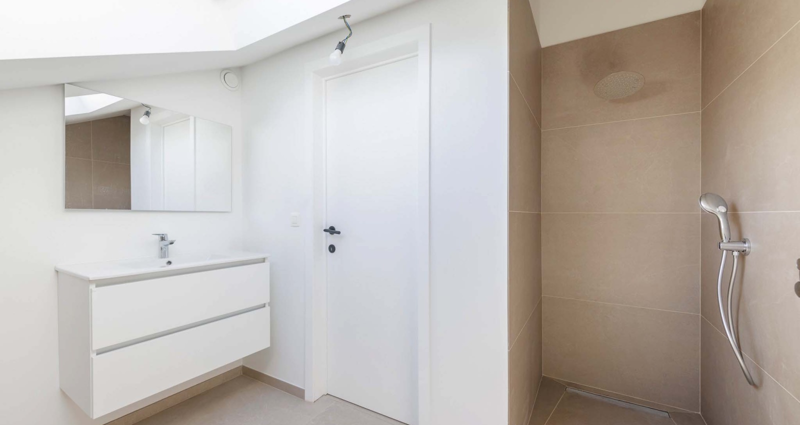 287 Rue de Dave, Jambes, 5100, 2 Chambres Chambres, ,1 Salle de bainsSalle de bain,Appartement,à vendre,Rue de Dave,1063